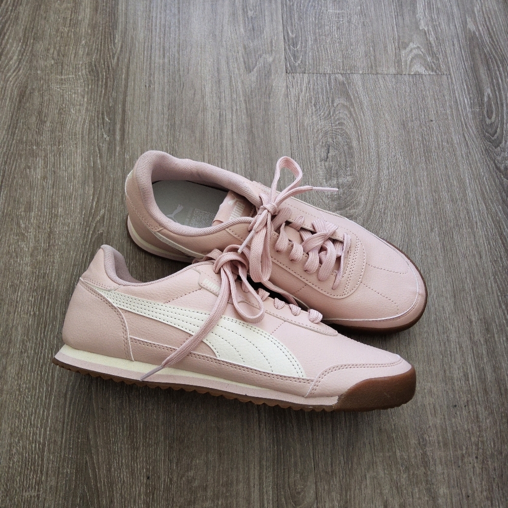 NEW Puma Women's Soft Pink Sneakers